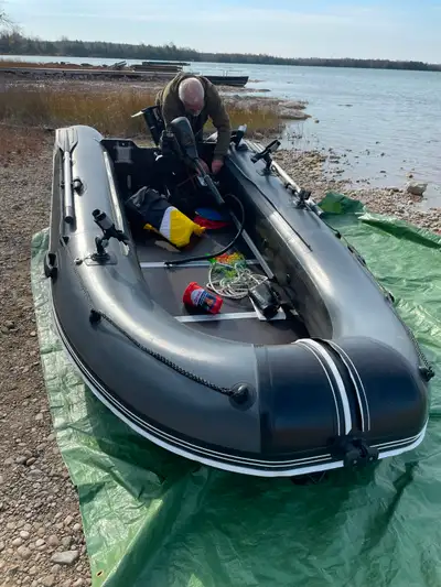 Used only 4 times Boat - Navigator LK360, 2 Oars, Marine Wood floor, 2 Bench seats Accessories - 2 F...