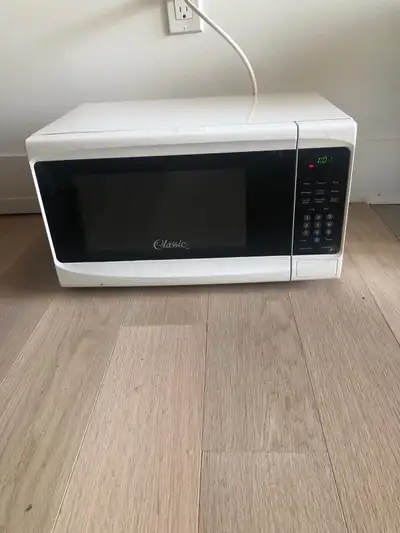 Microwave (Classic, White, 0.7 cu ft, 700W), View more