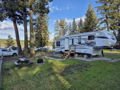 Quiet area, lake views from yard and living room, Steps away from beach, play area, community washro...