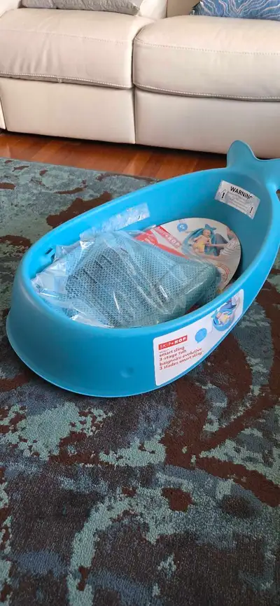 Skip Hop Baby Tub in excellent condition. It comes with a net cradle attachment for new babies and i...