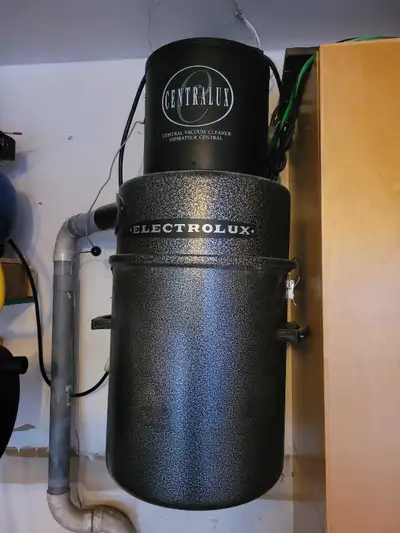 This pre-owned Electrolux Centralux central vacuum system is a powerful and reliable solution for ke...