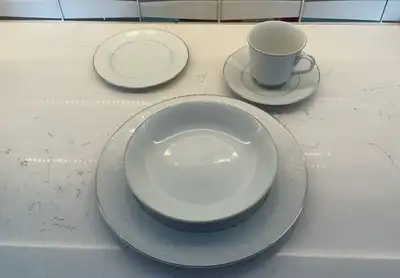Set de vaisselle en porcelaine 8 couverts, View more
