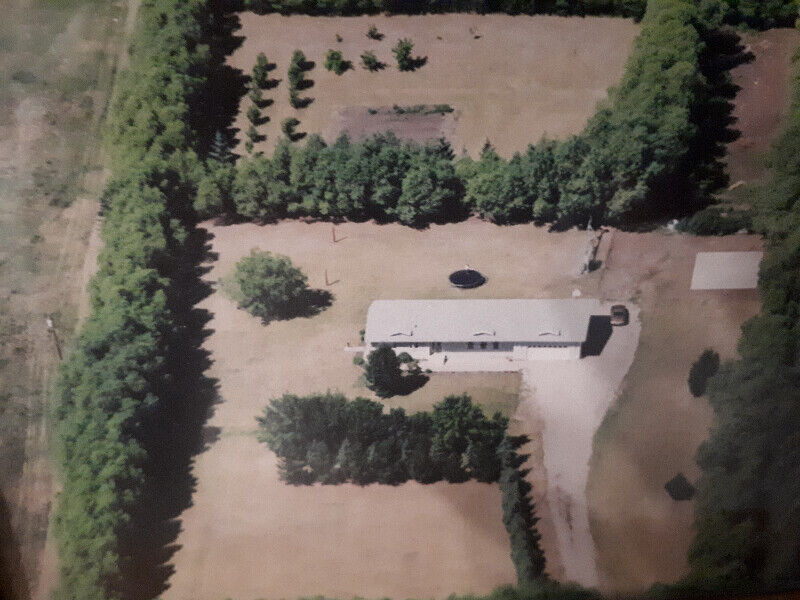 Roommate wanted for acreage near Spruce Grove/Stony Plain. Room