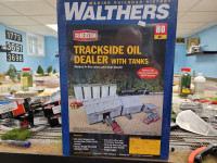 Walther HO Scale Trackside Oil Dealer with Tanks