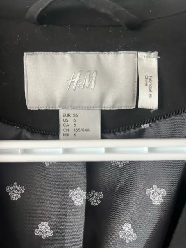 H&M Black Blazer in Women's - Tops & Outerwear in City of Toronto - Image 3