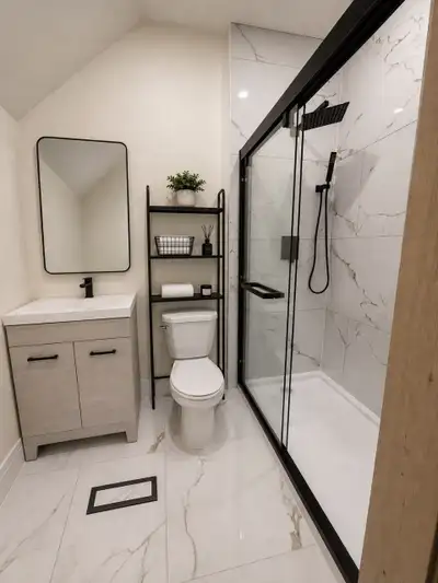 4 Bed / 2 Bath Unit for Rent — Major intersection: Adelaide and Mary, Oshawa $3,200 plus utilities /...