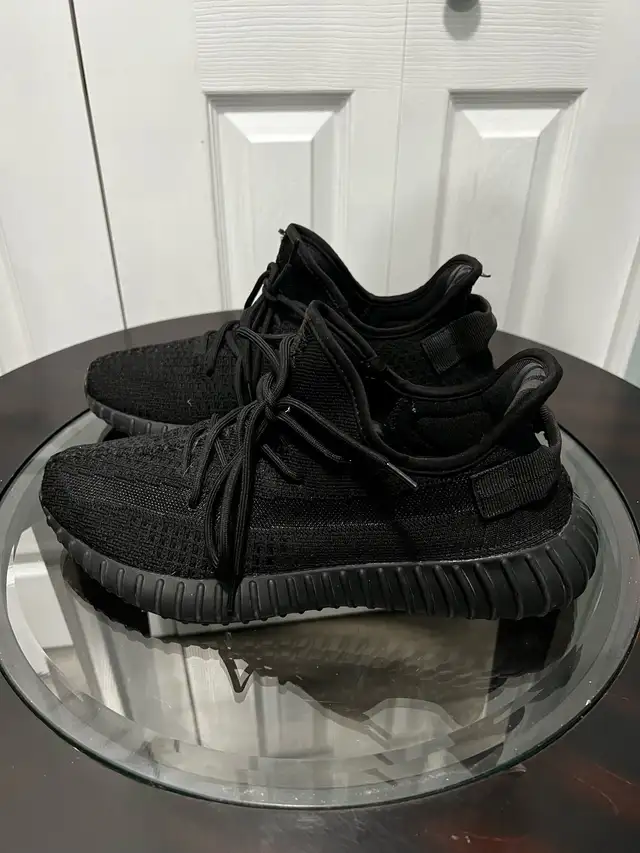 ADIDAS YEEZY BOOST 350 V2ONYX Sz 9,5 Man in Men's Shoes in Cape Breton - Image 7