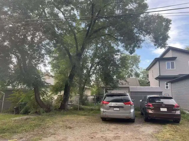 Legal 3-BR basement Suite near University of Alberta/3parking