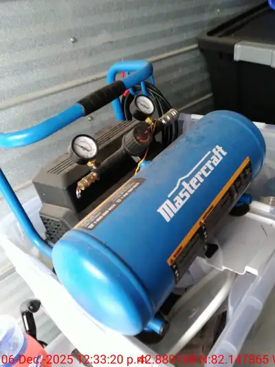 Small air compressor in excellent working condition 60 bucks