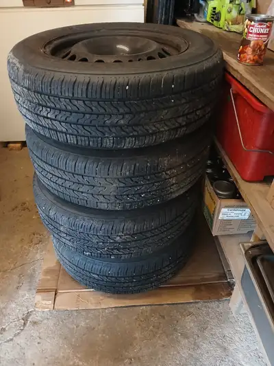 4 Tires on Rims in like new condition with no weather cracks. 5 bolt steel chev rims, P215-60-R16 Fi...