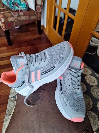used one time size 8 us for men and 10us for women