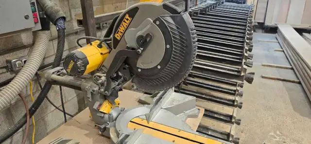 12" DeWalt Mitre Saws, 20V Batteries and Drills in Power Tools in Cambridge - Image 9