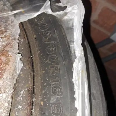 4 snow tires. 205/65R/16. Good condition