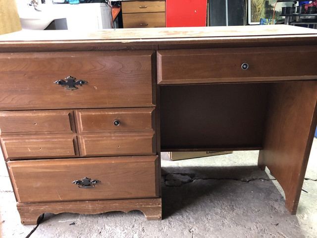 Real wood desk. $55 in Other Business & Industrial in Winnipeg
