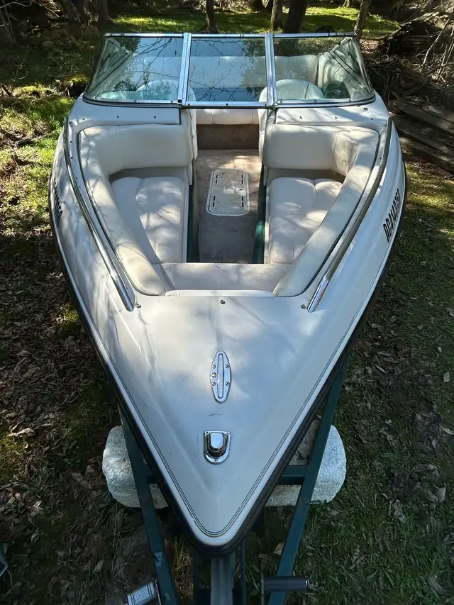 Crownline 182BR in Powerboats & Motorboats in Sherbrooke - Image 3