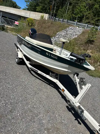 Great boat with a 30 hp mercury 4 stroke. Runs mint has livewell and trolling motor. It’s a 16 foot...