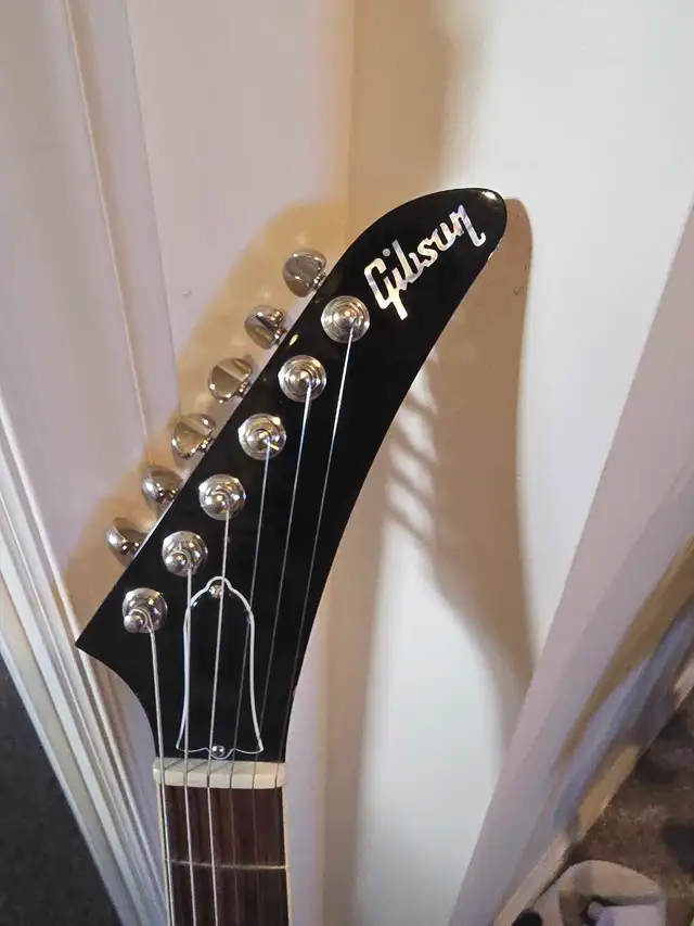 Gibson Theodore Standard in Guitars in Oakville / Halton Region - Image 4