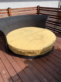 Outdoor patio day bed 