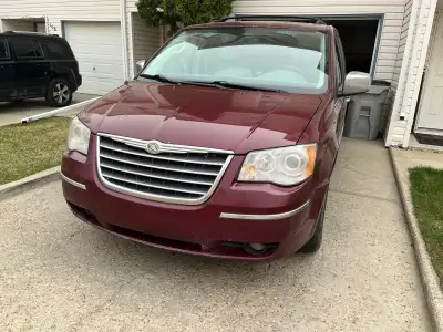 2008 Chrysler Town and Country 7-SEATER