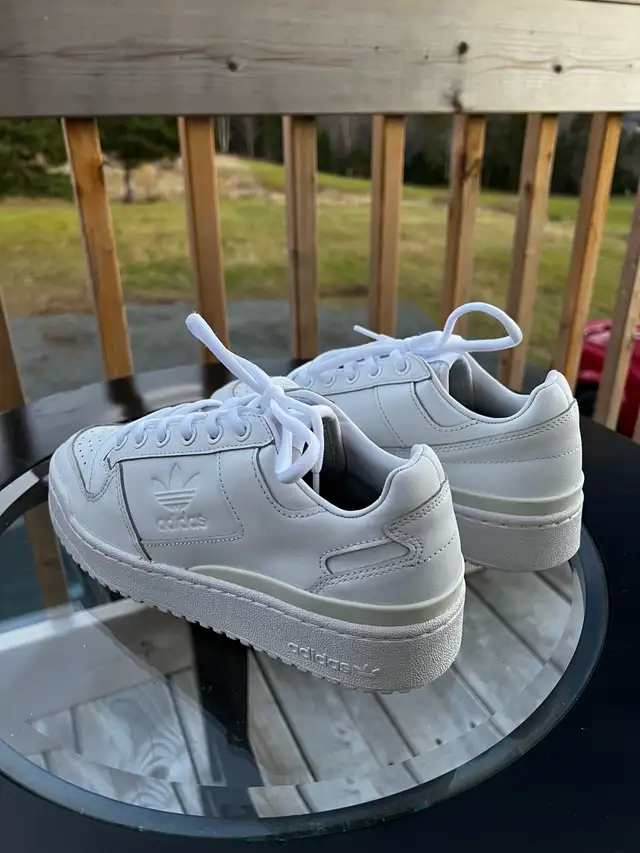 Adidas Forum Bold Triple White Logo Women's Sneakers 7.5 sz in Women's - Shoes in Cape Breton - Image 6