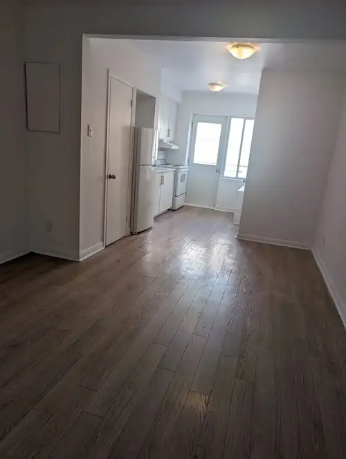 STUDIOS À LOUER – 6530 BOYER | TOUT INCLUS ! à proximité de nombreux services et transports en commu...