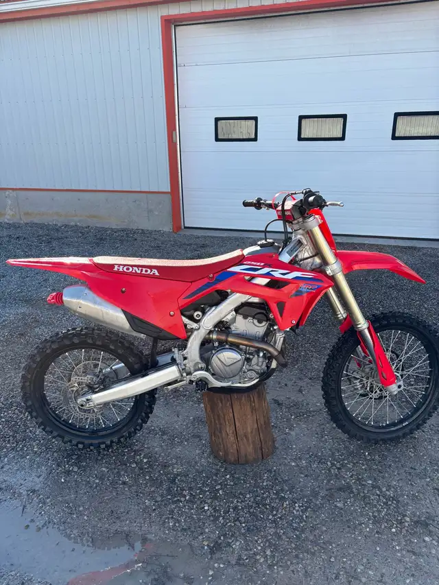 crf 250r 2023 in Dirt Bikes & Motocross in London - Image 3