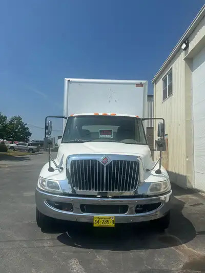 I am selling a 2019 International 4000 Durastar box truck. This is a used truck in good condition, r...