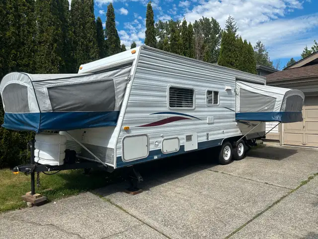 RARE find! 3 POP-OUT beds! Thor Tahoe Lite (sleeps 9)  in RVs & Motorhomes in Delta/Surrey/Langley - Image 9