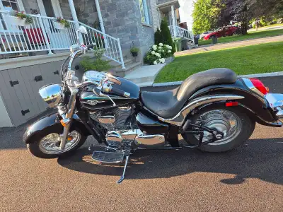 Suzuki C50 803cc 2016 unique avec plusieurs modifications : - Système d'échappement Cobra Streetrod...