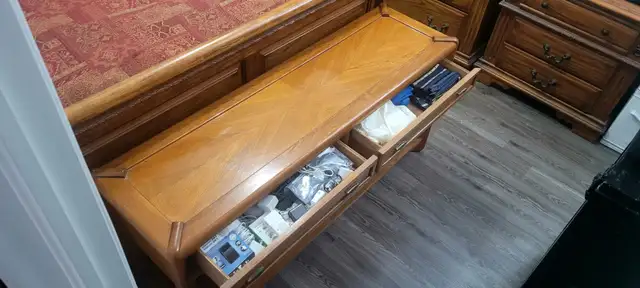 Wooden end Table (2 drawers) in Other Tables in Ottawa - Image 3