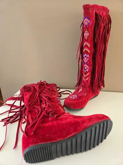 New Moccasin Style Leather Boots Size Womens  7, View more
