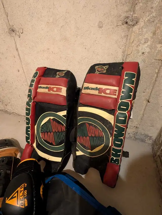 Youth Hockey Gear in Hockey in Markham / York Region - Image 5
