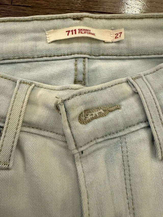 2 pairs of  Levis Jeans bundle in Women's - Bottoms in City of Toronto - Image 5