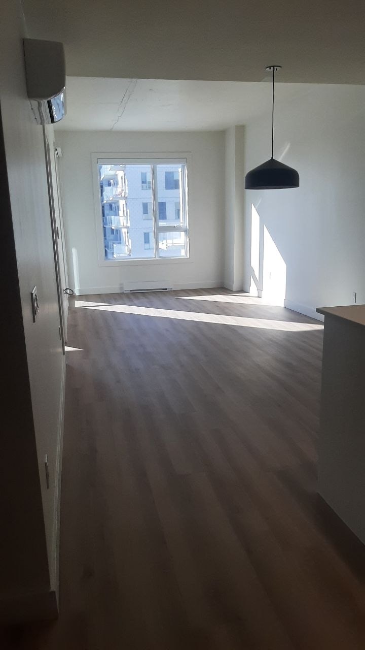 Modern Condo Apartment — photo 2