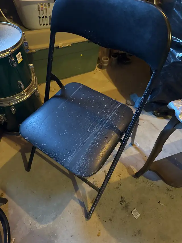 Table and stools/chairs in Dining Tables & Sets in Winnipeg - Image 6