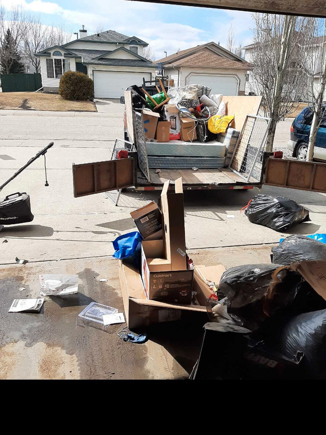 Yard clean ups/ Junk removal  in Cleaners & Cleaning in Edmonton - Image 3