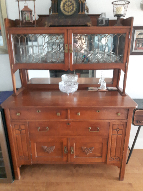 Buffet-Vaissellier antique dans Art et objets de collection  à Ville de Québec