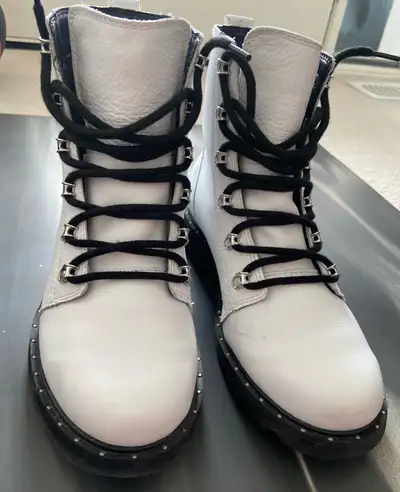 Women’s Sorel winter boots, View more