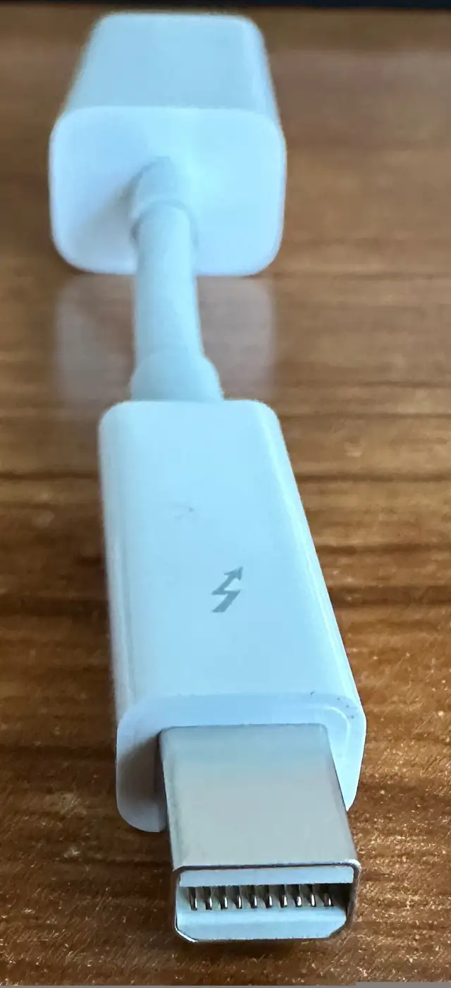 Apple Thunderbolt to Gigabit Ethernet Adapter in Cables & Connectors in Mississauga / Peel Region - Image 5