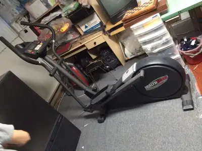 Exerciseurs elliptiques HealthRider C860e, View more