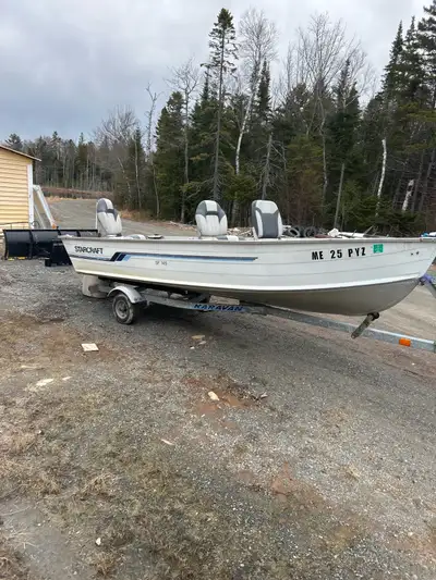 No leaks . Nice shape Motor works great oil injected 9.9 Suzuki Karavan trailer Text 506-444-1957 No...