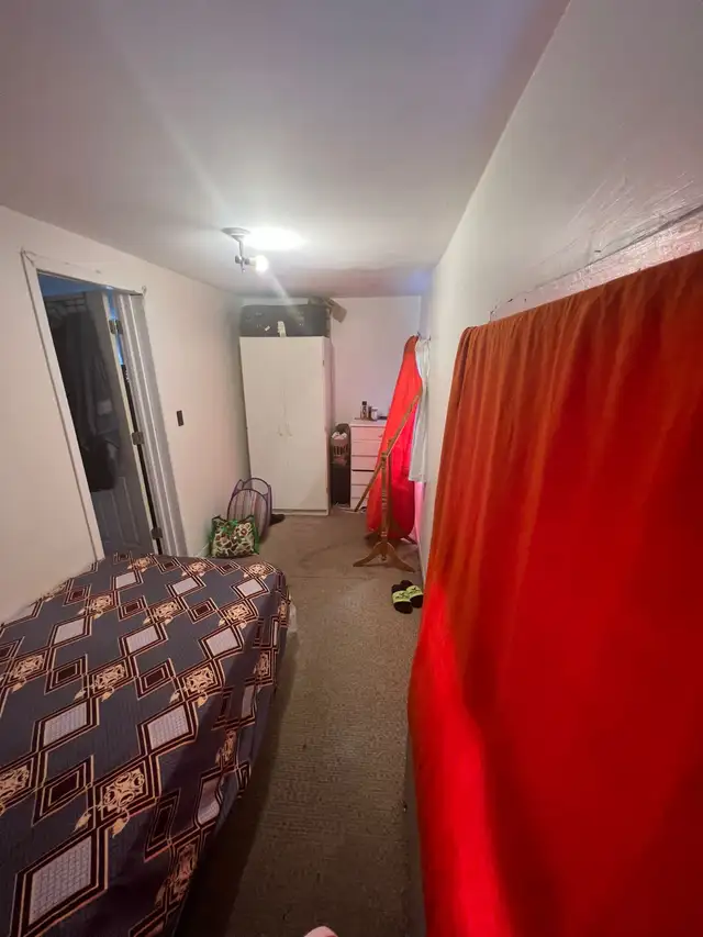 International Student/ Work Permit . Room  Rental