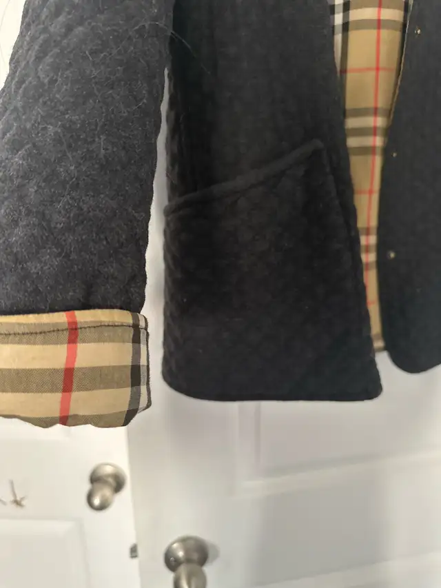 Ladies authentic vintage  Burberry jacket in Women's - Tops & Outerwear in Mississauga / Peel Region - Image 4