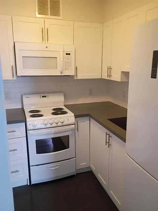 Lease Assignment - studio apt near UofT now til Jul 31 in Short Term Rentals in City of Toronto - Image 5