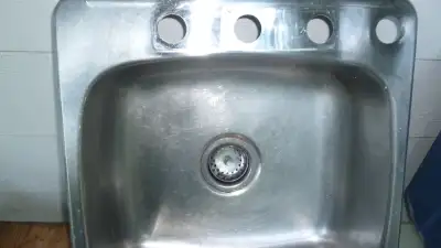 Lavabo de cuisine steinless très bon état 20$, View more