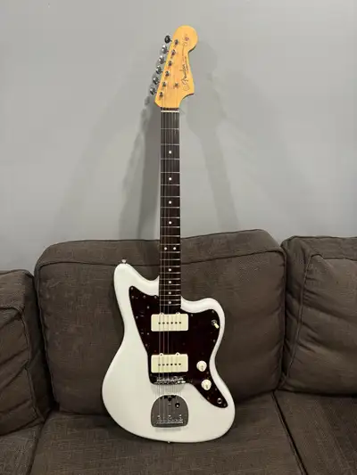 Fender Jazzmaster Traditional II 60s in OWT - Olympic White Made in Japan Collector’s grade conditio...