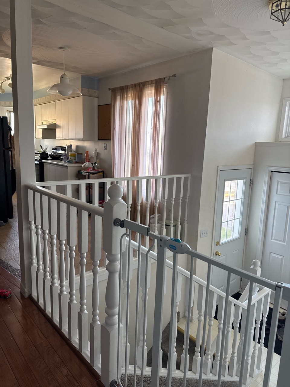 private room available for Punjabi girl in north bay 3