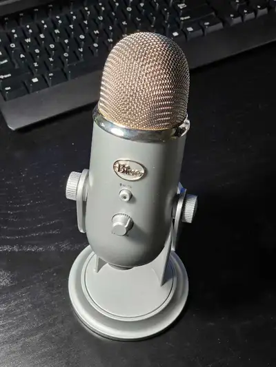 Selling because I no longer have a use for it. Works great - like new. Comes with original box and U...