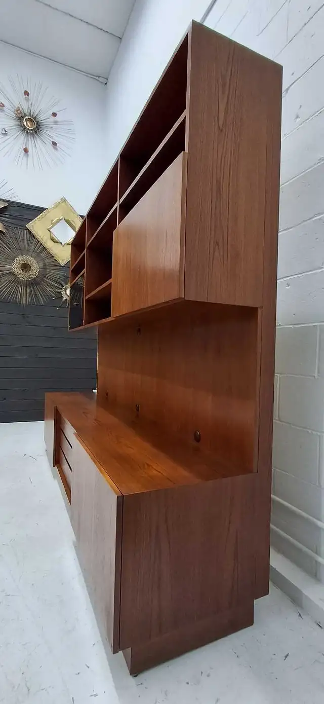 Mid-century scandinavian teak wall unit (entertainment unit) in Bookcases & Shelving Units in Ottawa - Image 10