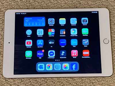Ipad Mini 4 Gold 64 GB in Excellent Condition, View more